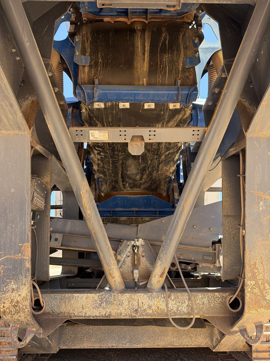 Main image 6