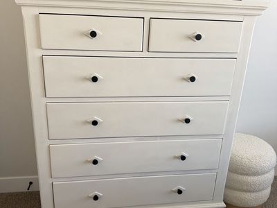 Gorgeous Chunky Solid Wood Queen Bedroom Set