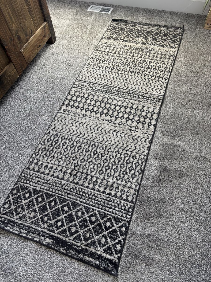 Black and White Runner