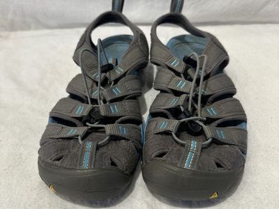 Keen Women’s 6.5 Slimfit Gray Hiking Sandals