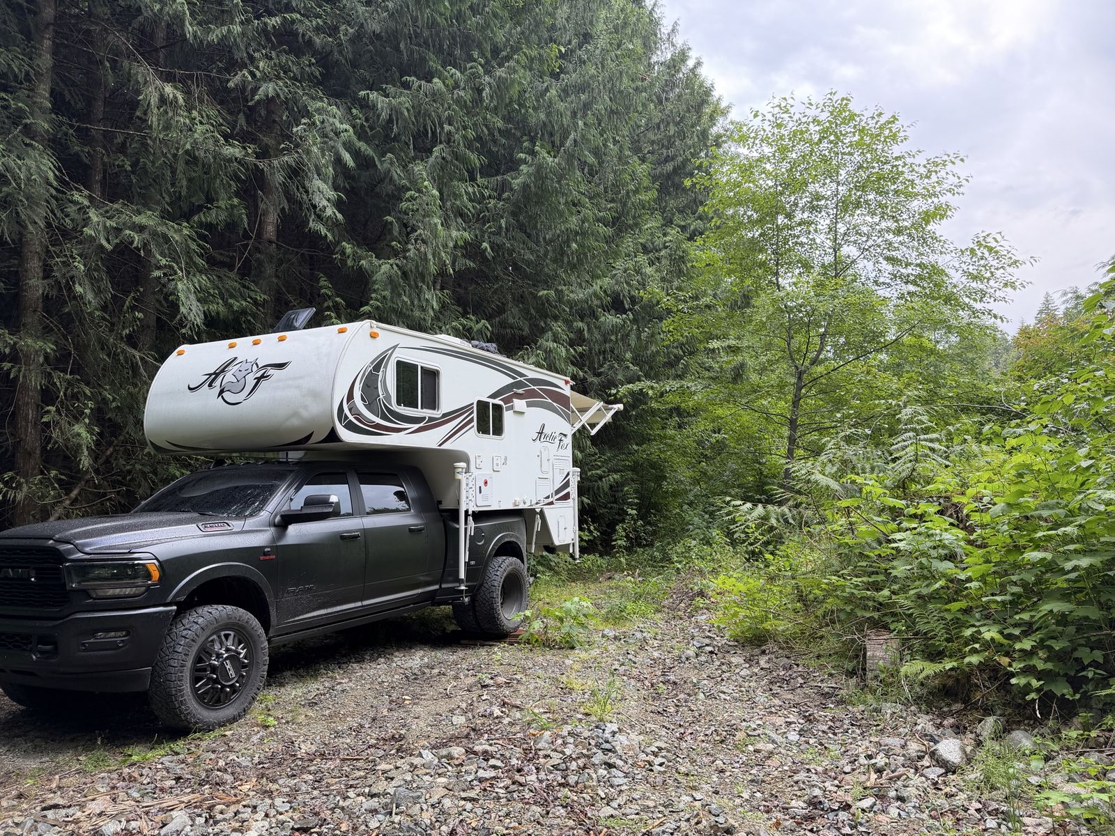 2018 Artic Fox 811 & 2022 Ram 3500 Combo