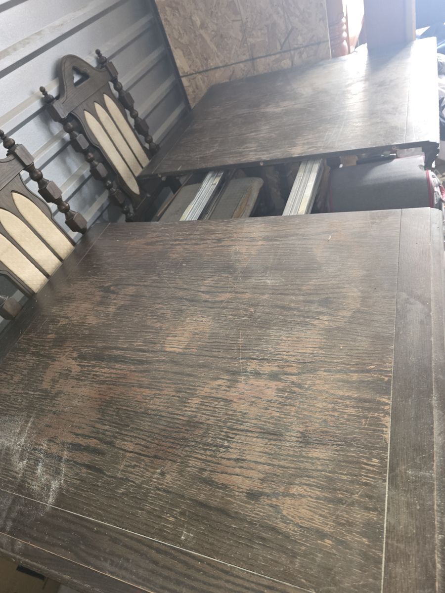 Vintage old king arthur  dinner table with leaf  6 chairs