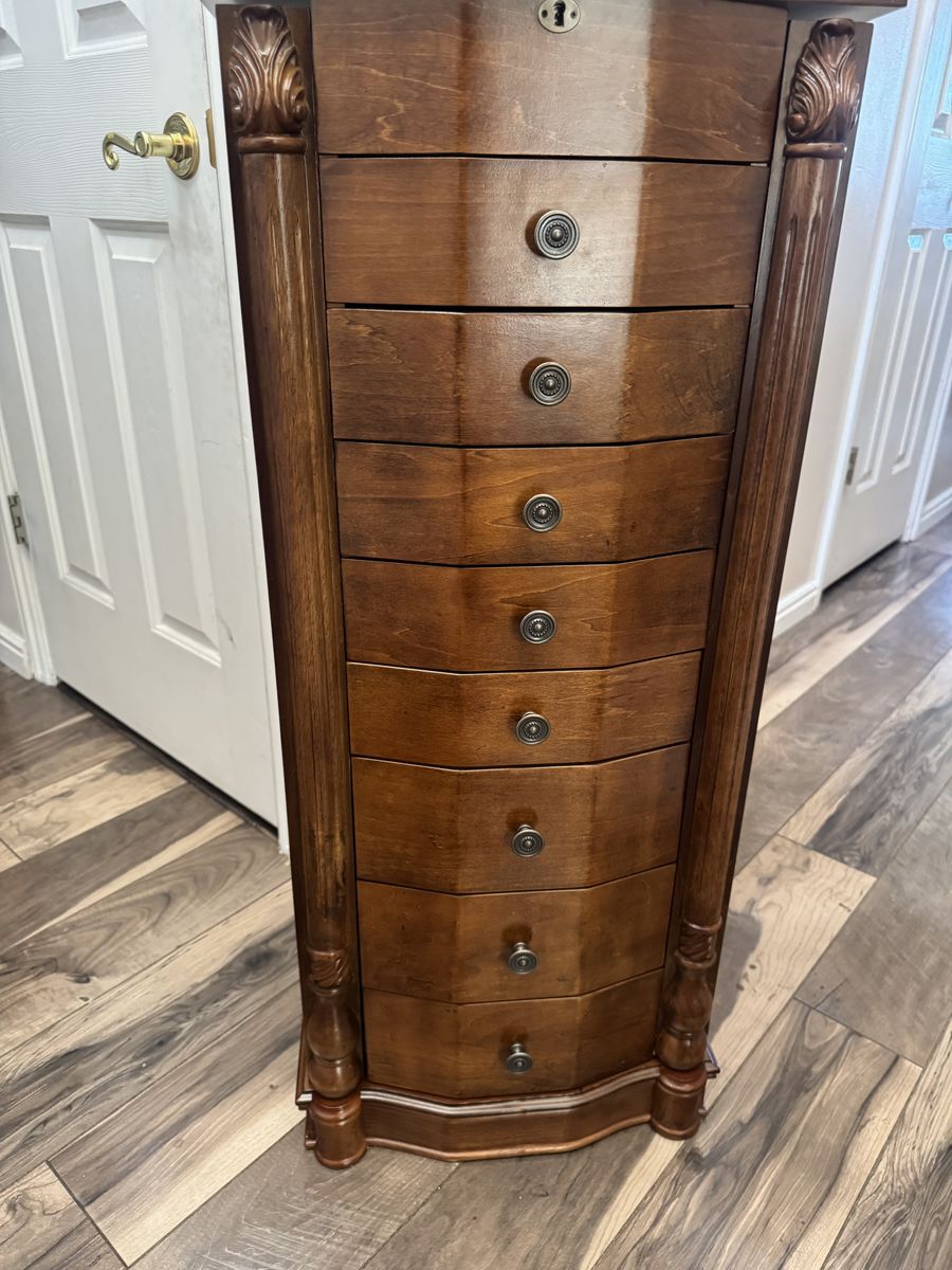 Upright Jewelry stand