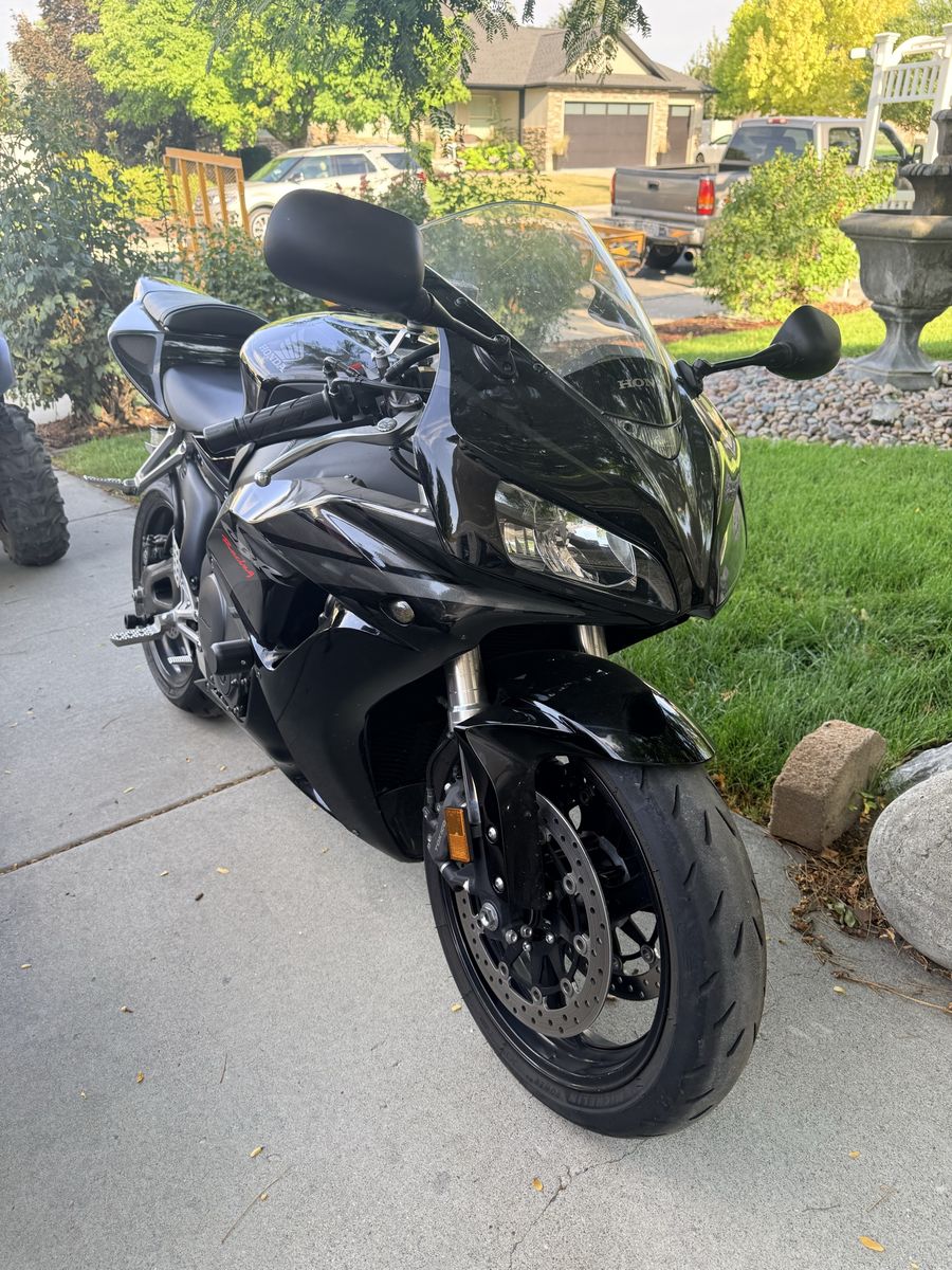 Honda 2007 CBR1000RR - immaculate, low miles.  CBR 1000 RR 1000RR 