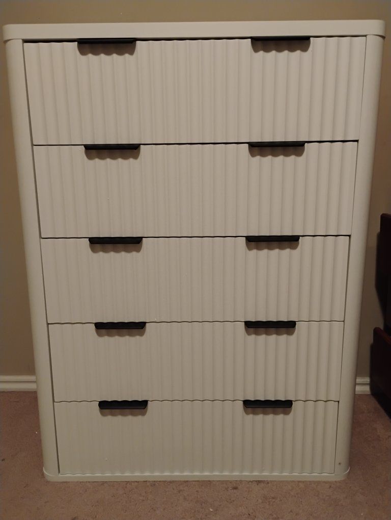 Solid White 5-Drawer Dresser Chest with Gold Handles, 31"W x 47.2"H