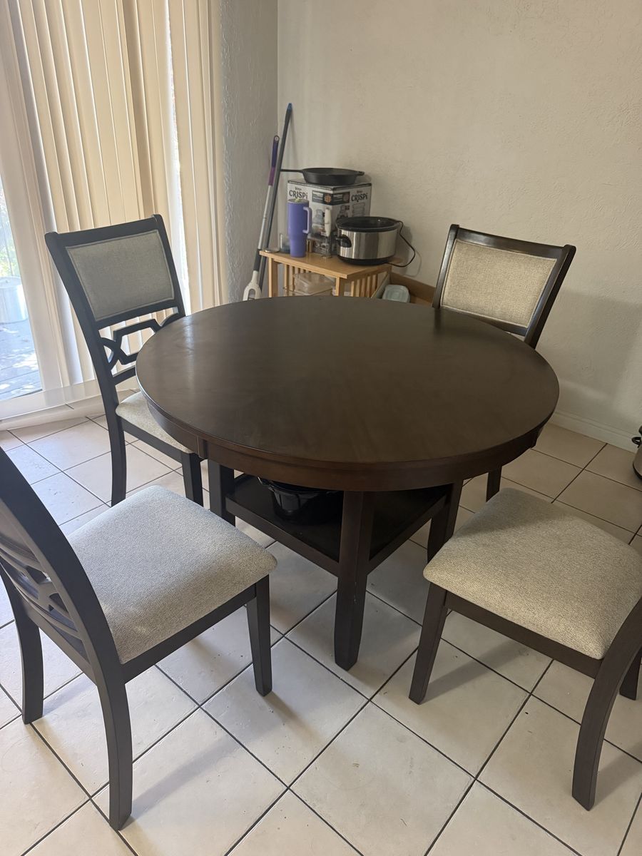 Dining Table w/ 4 Chairs