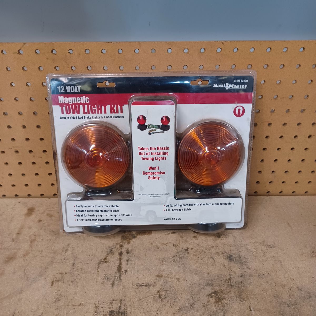 Magnetic tow light kit