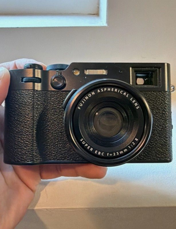 Fujifilm X100VI 40.2MP Digital Camera Black / Low Shutter Count with box