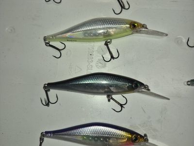 Fishing Lures Hard Bait Minnow Crankbaits - Set of 7, Assorted Colors & Sizes, Treble Hooks