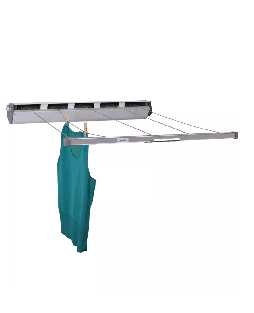 Retractable clothesline for drying clothes