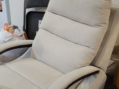 Comfortable Wheat/Cream Fabric Recliner Chairs (Set of 2) - Great Condition