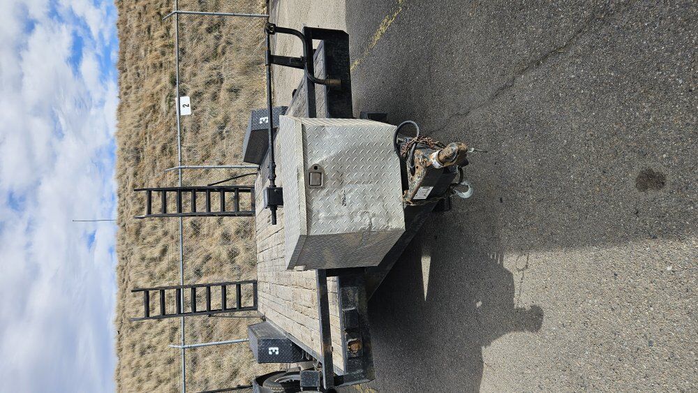 2004 Flatbed Trailer with Ramps