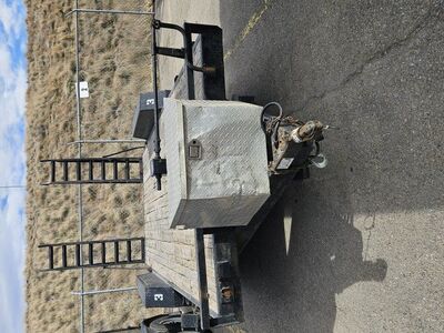 2004 Flatbed Trailer with Ramps