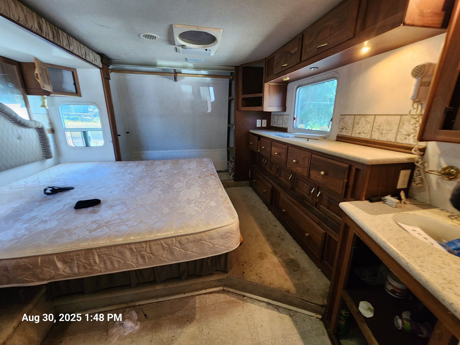Main image 6
