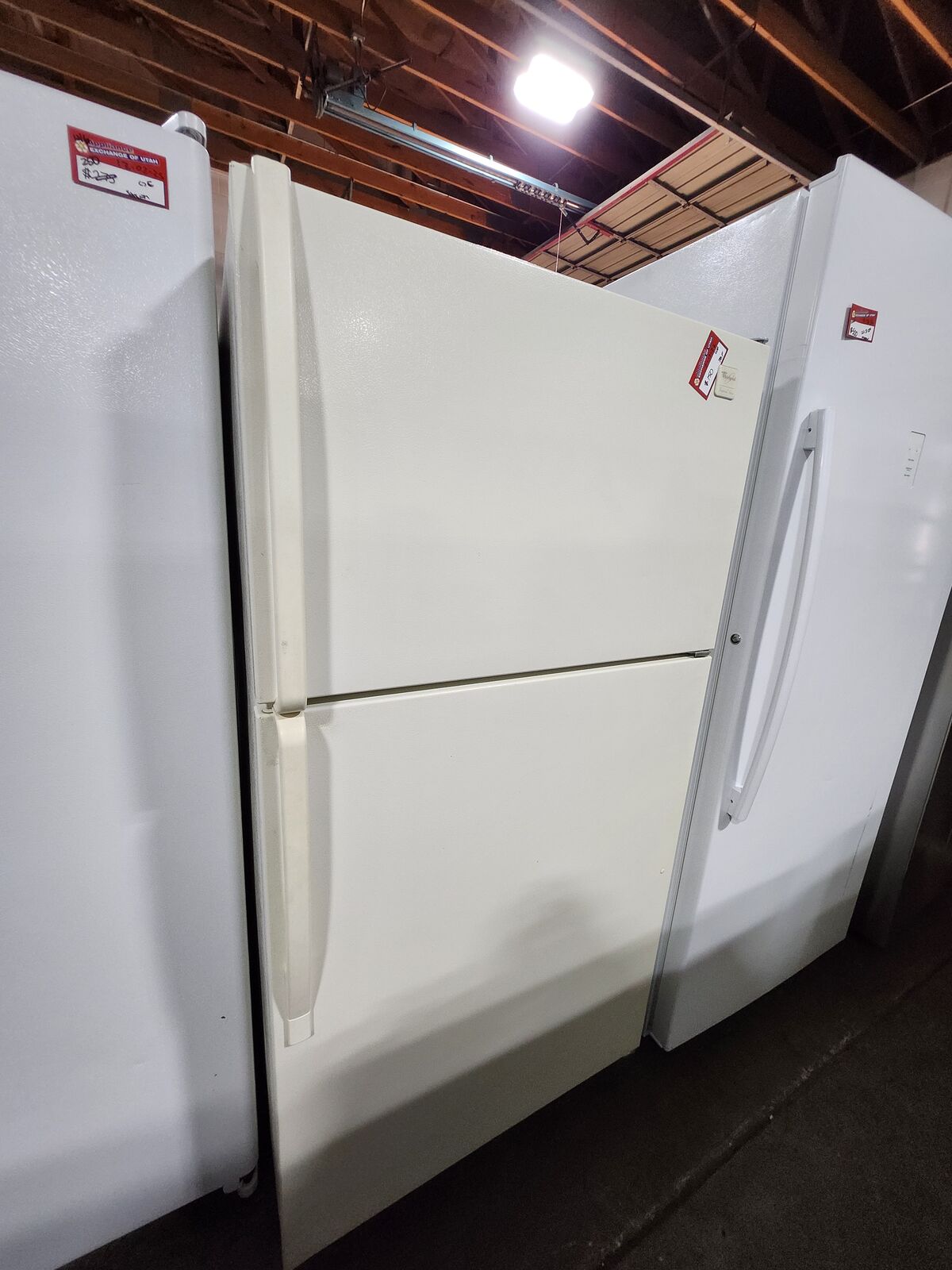 GREAT WHIRLPOOL TOP AND BOTTOM FRIDGE! W-WARRANTY