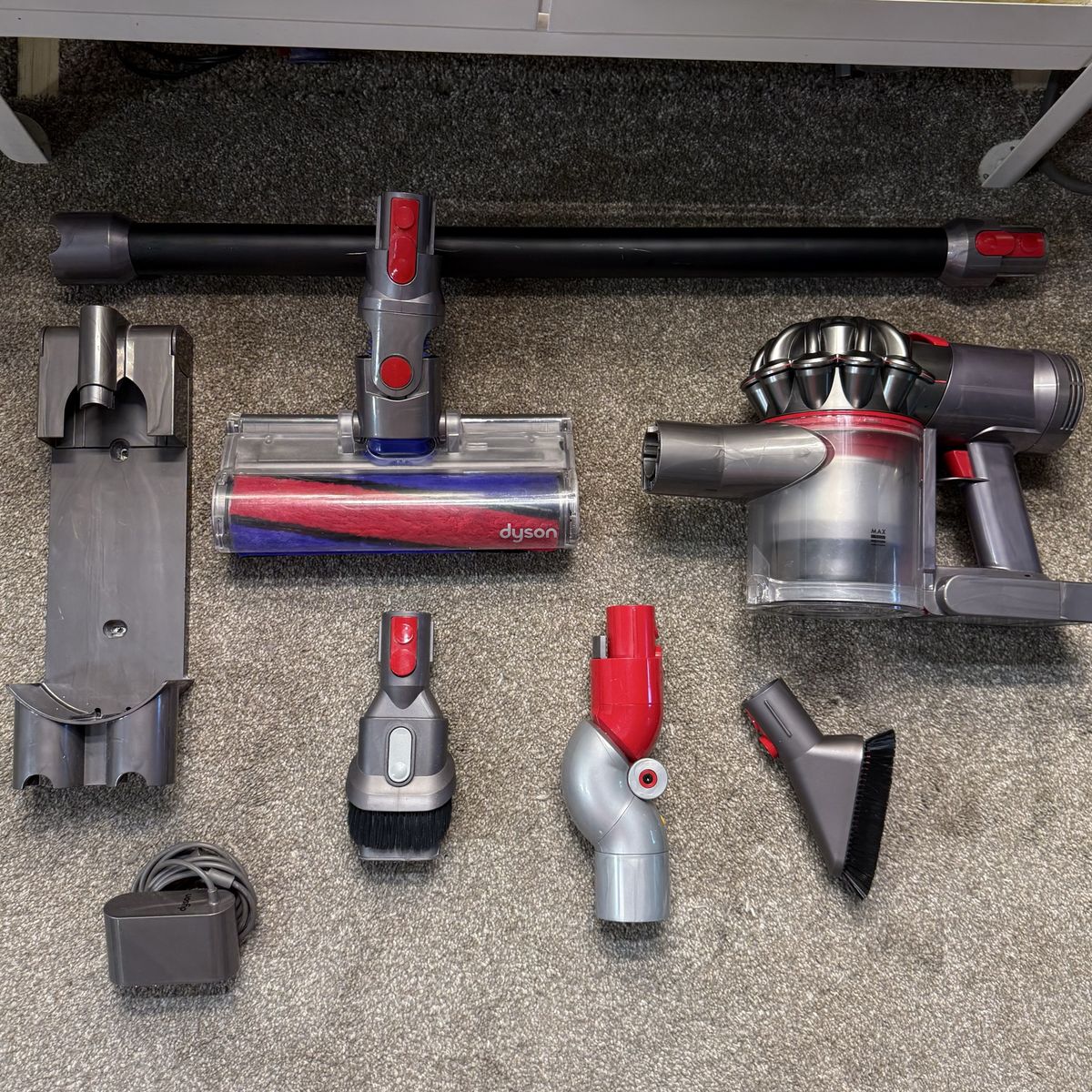 CLEAN Dyson v7 fluffy vacuum