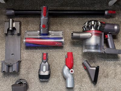 CLEAN Dyson v7 fluffy vacuum
