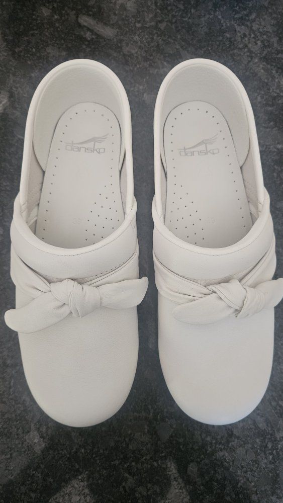 Dansko Women's White Leather Clogs - Size EU 39 / US 8 - Excellent Condition