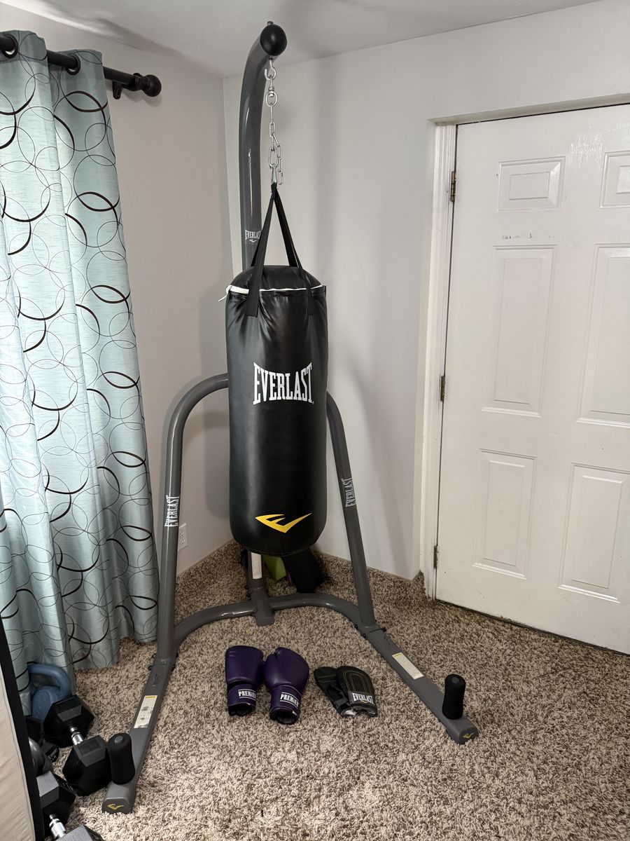 Everlast Punching Band stand
