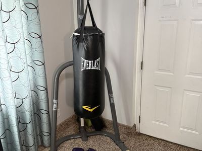 Everlast Punching Band stand