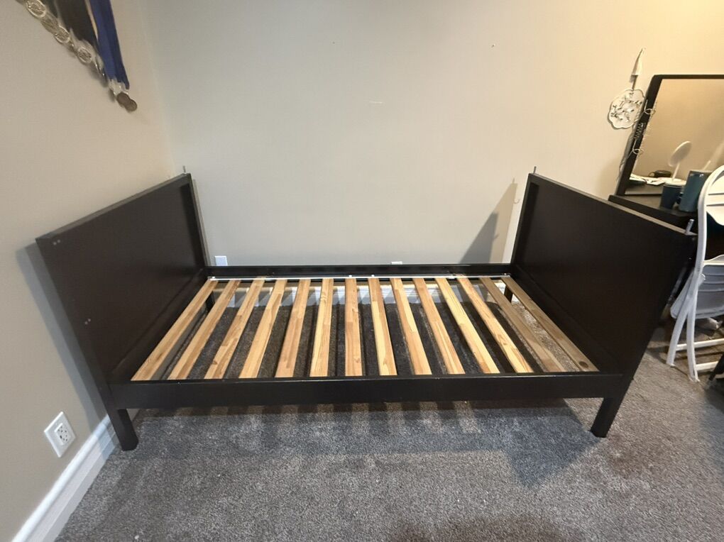 FREE Twin Beds/Bunk Bed