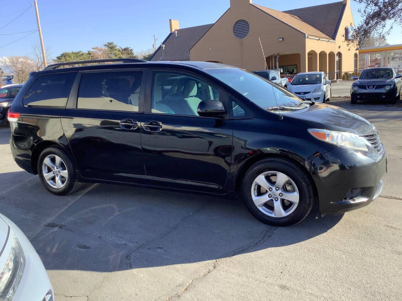2014 TOYOTA SIENNA LE 8-Passenger