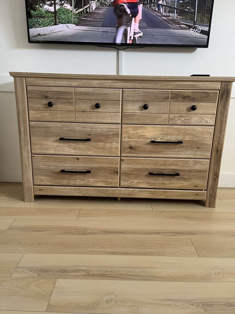 Rustic Light Oak 6-Drawer Dresser with Black Hardware