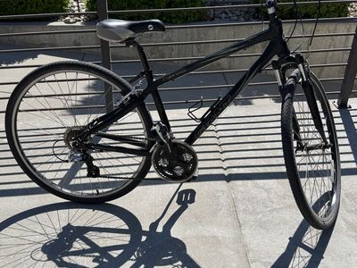 Hybrid bike Giant Cypress