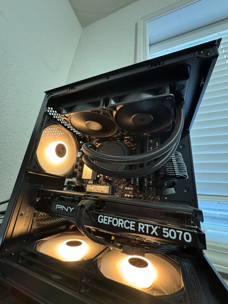 Rtx 5070 ryzen 5 7500f gaming pc