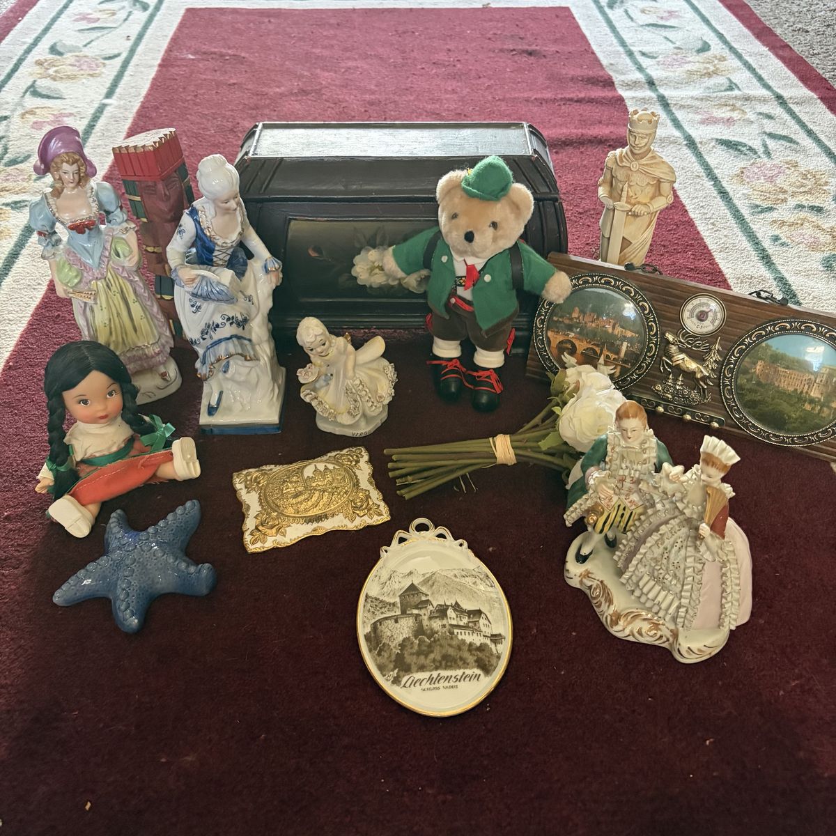 Antiques & vintage treasures 