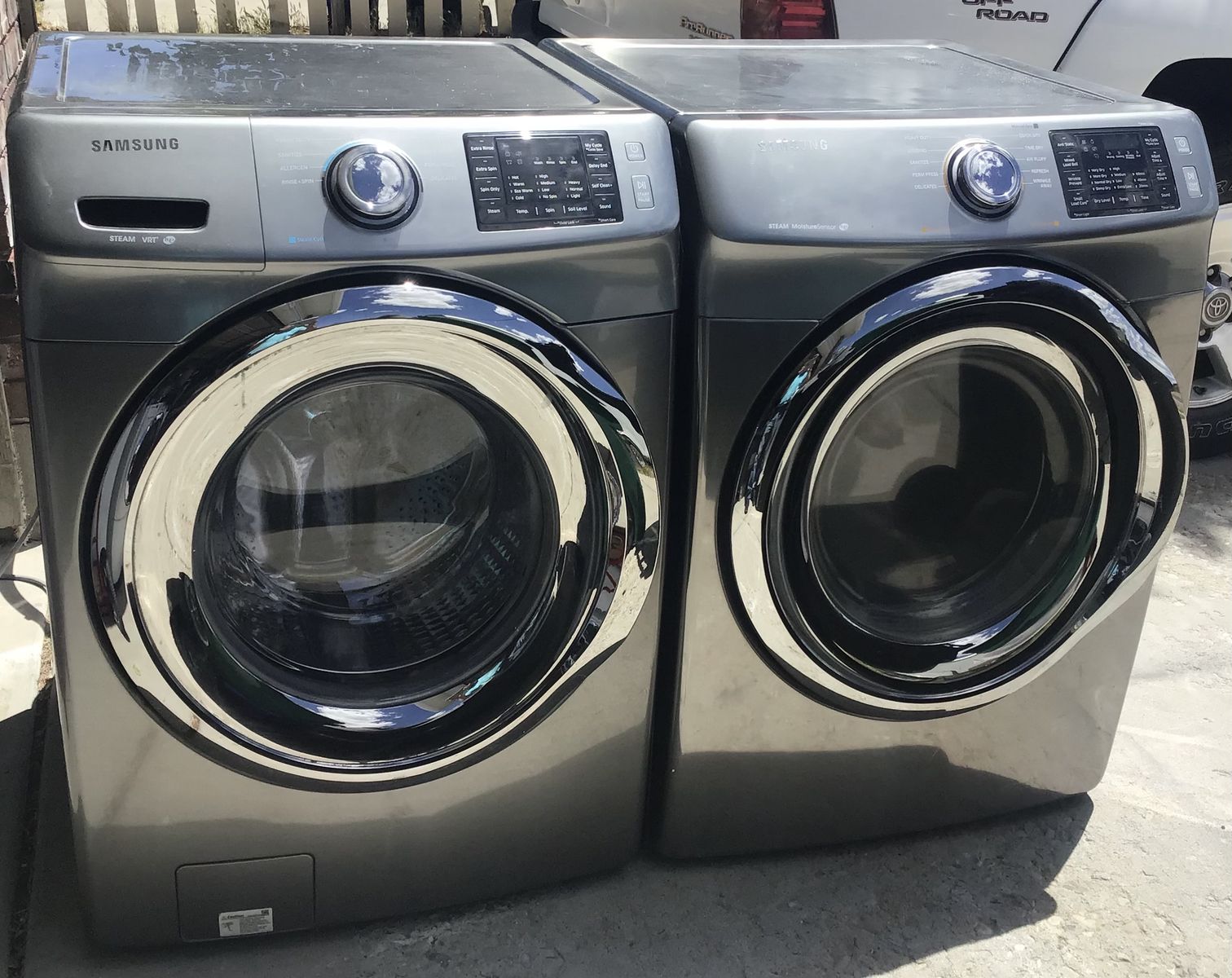 BEAUTIFUL SAMSUNG STEAM FRONT LOAD SET CAN BE STACKABLE INCUDES FREE DELIVERY!!!