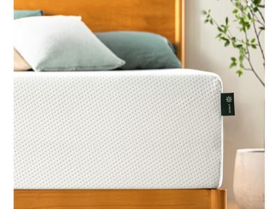 NEW Zinus 10" Queen Green Tea Memory Foam Mattress
