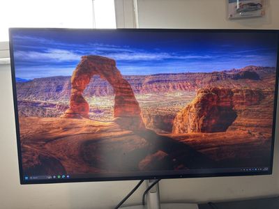Dell UltraSharp 4K 27" U2723QE IPS Monitor-UCB-C Hub Thunderbolt Original Box Great Conditon
