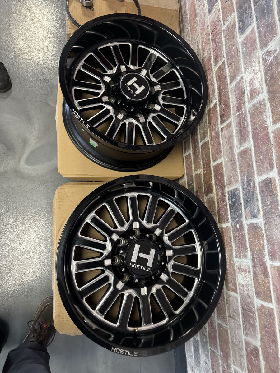 20x10 8x170 hostile titan