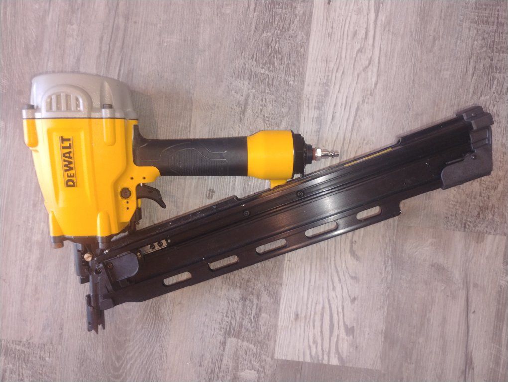 DeWalt 21° Pneumatic Framing Nailer OBO