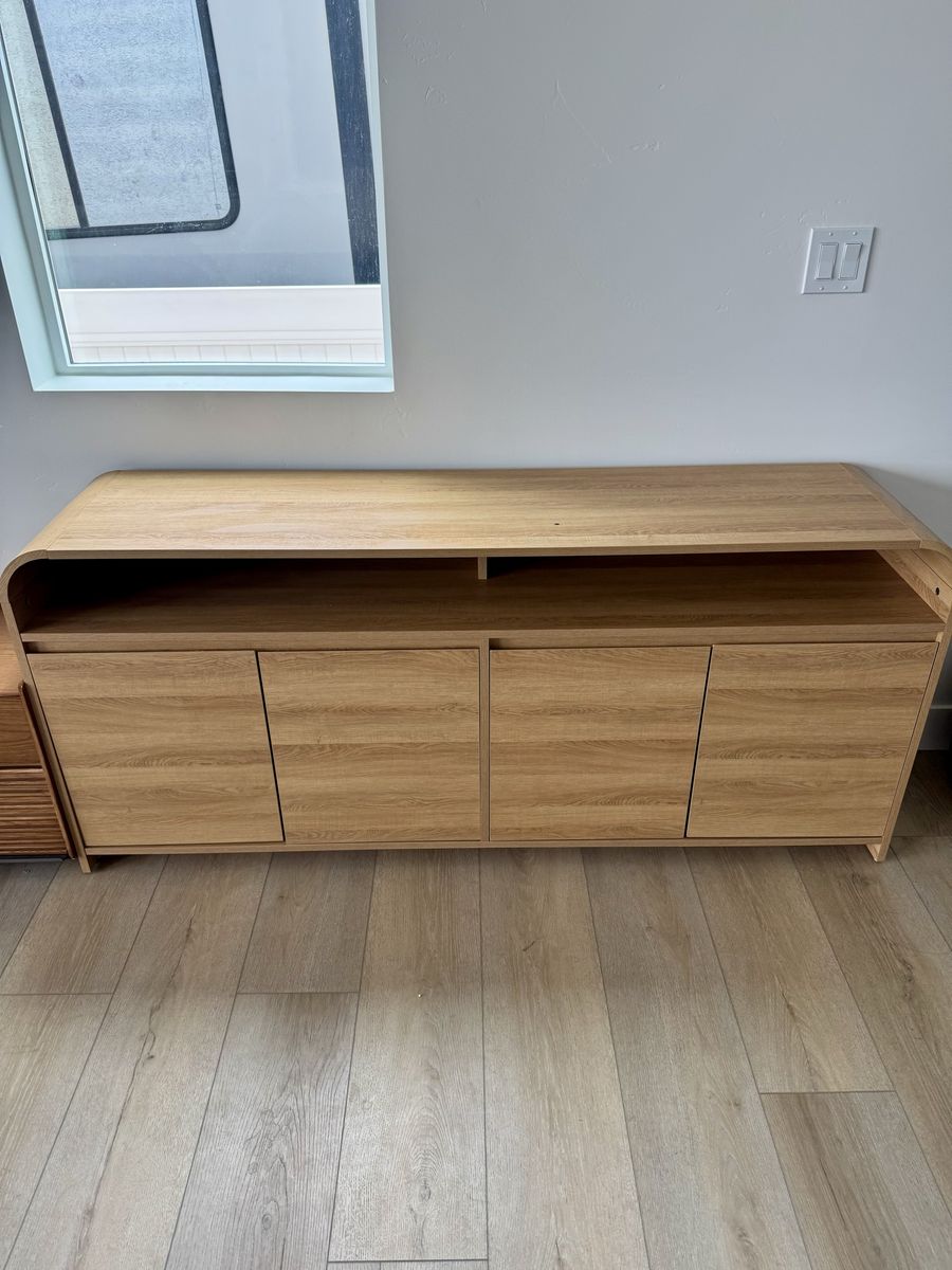Modern Natural Wood Grain TV Stand / Sideboard Console with Curved Edges and Storage Doors