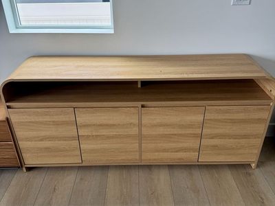 Modern Natural Wood Grain TV Stand / Sideboard Console with Curved Edges and Storage Doors