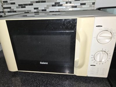 Galanz Countertop Microwave - Cream and Black with Rotary Dials
