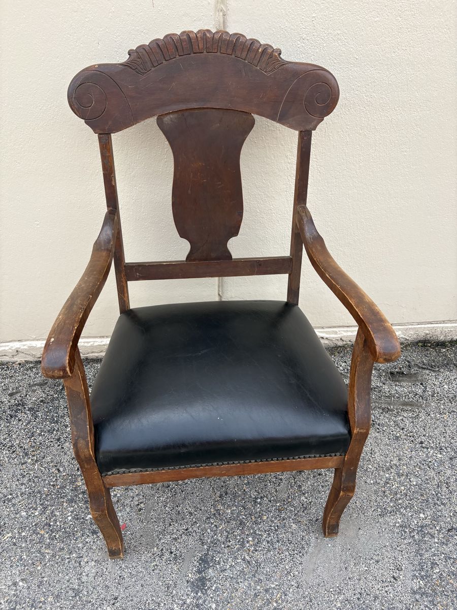Vintage Wood Arm Chair – Accent / Desk Chair