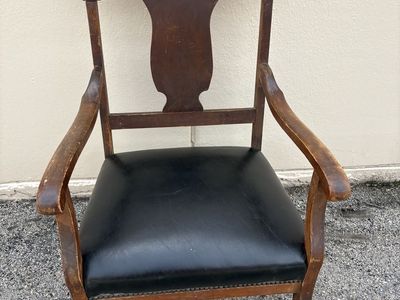 Vintage Wood Arm Chair – Accent / Desk Chair