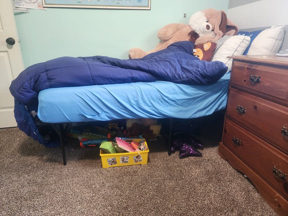Tulo Twin Mattress - Medium Firmness Memory Foam with Zigzag Pattern Brand New my kids got new ones before these so no use.
