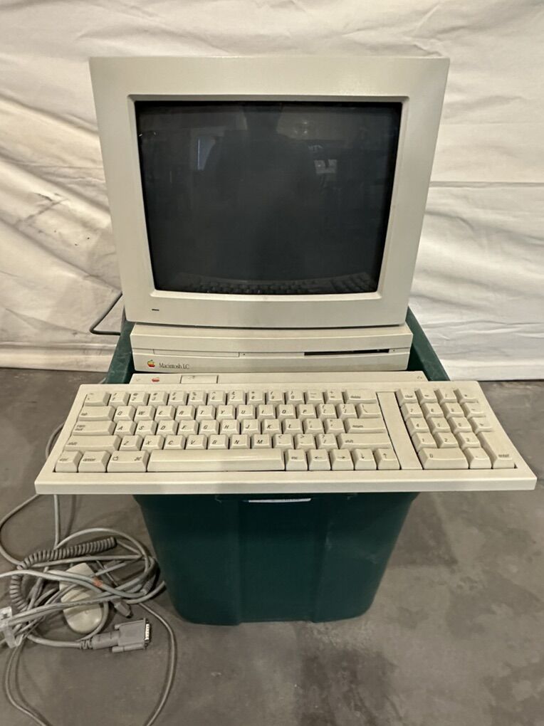 Apple Macintosh LC Computer