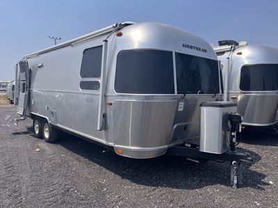 2025 Airstream Globetrotter 27FB! MUST SEE!