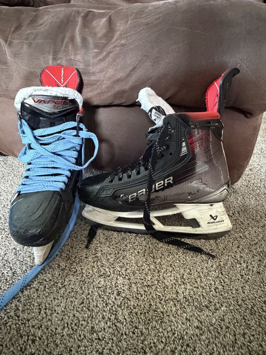 Bauer Vapor X5 Pro Ice Hockey Skates, Junior Size 9 Fit 3, Black/Red/White with Light Blue Laces