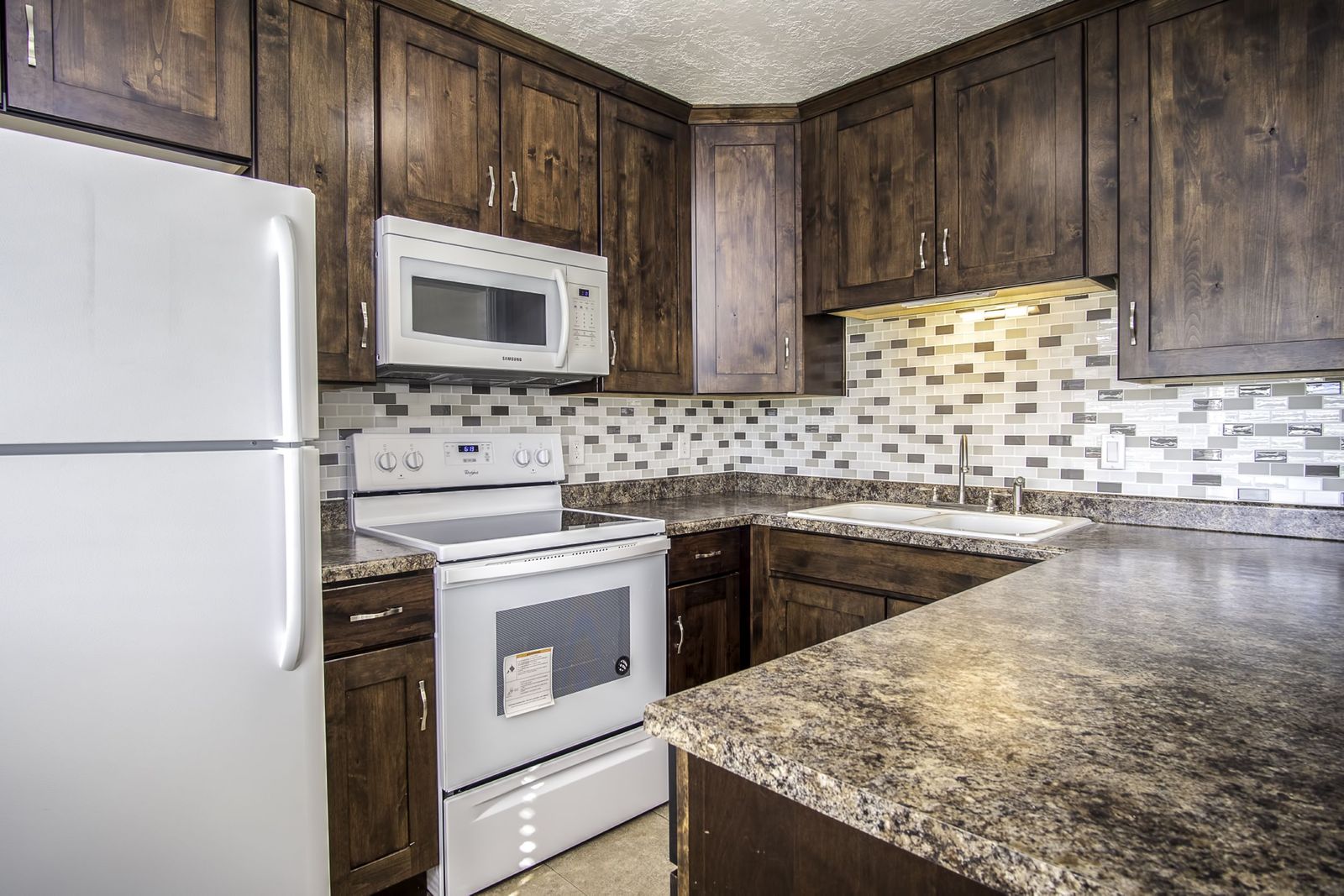 1 Bedroom Clean, Spacious, Condo in Taylorsville - $1,200