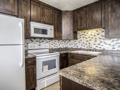 1 Bedroom Clean, Spacious, Condo in Taylorsville - $1,200