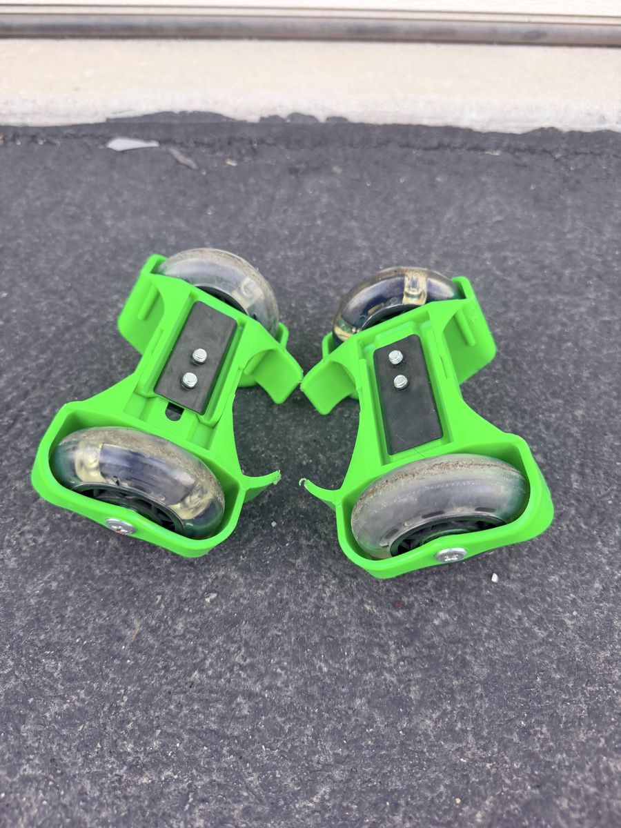 Kids Green Heel Roller Skates / Flashing Roller Wheel Attachments