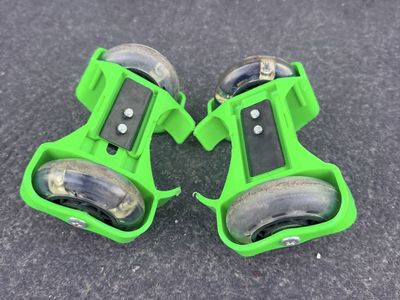 Kids Green Heel Roller Skates / Flashing Roller Wheel Attachments