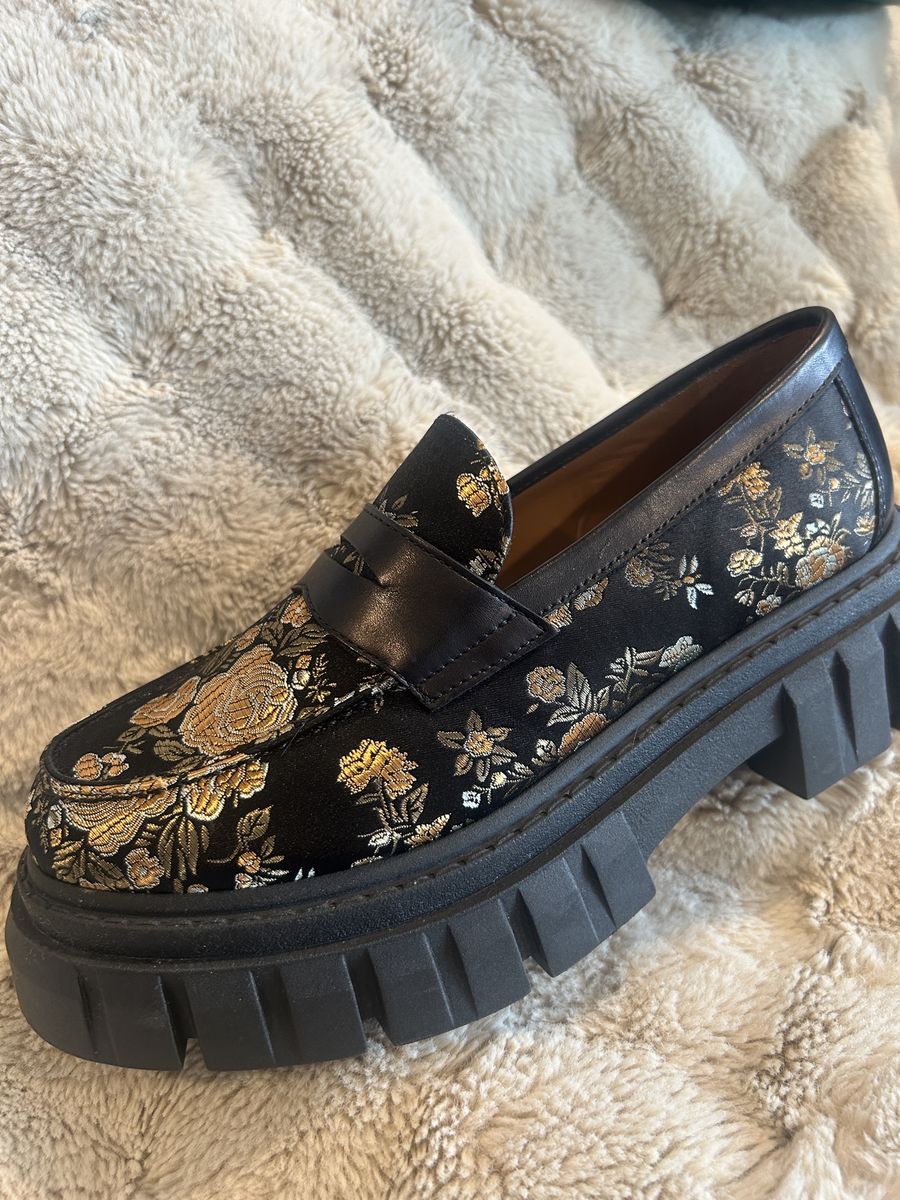 Main image 6