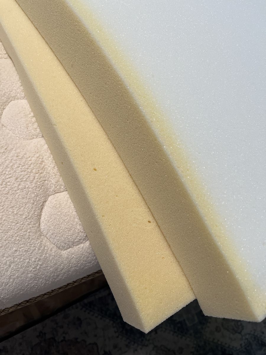 King 3 inch Memory Foam Mattress Topper  Like New